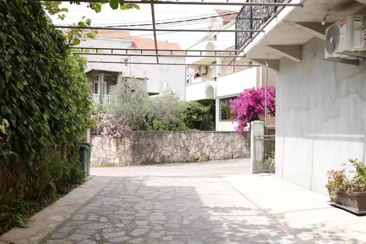 Apartments R&M Tivat Exteriör bild