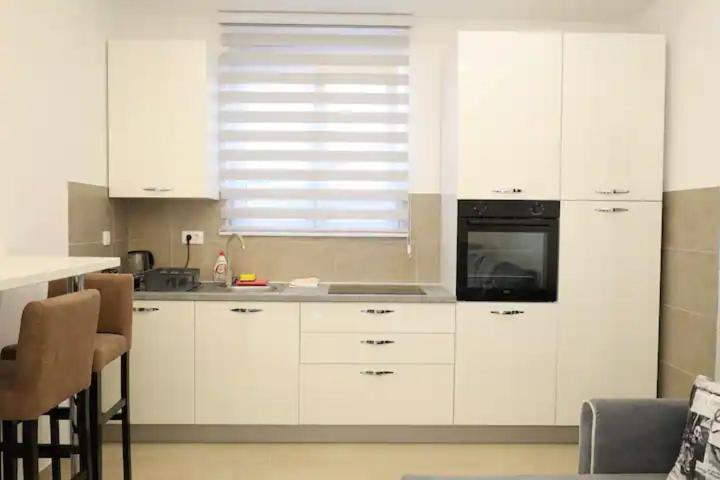 Apartments R&M Tivat Exteriör bild