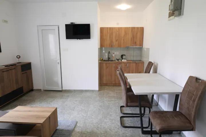 Apartments R&M Tivat Exteriör bild