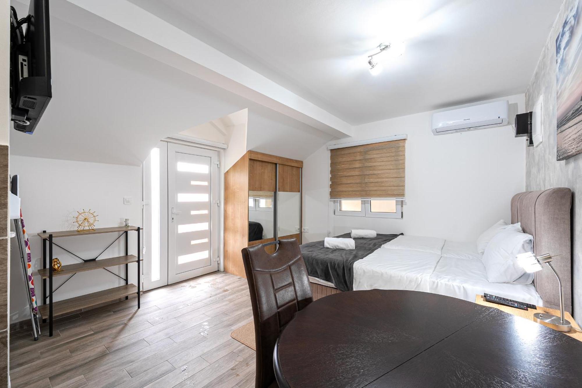 Apartments R&M Tivat Exteriör bild