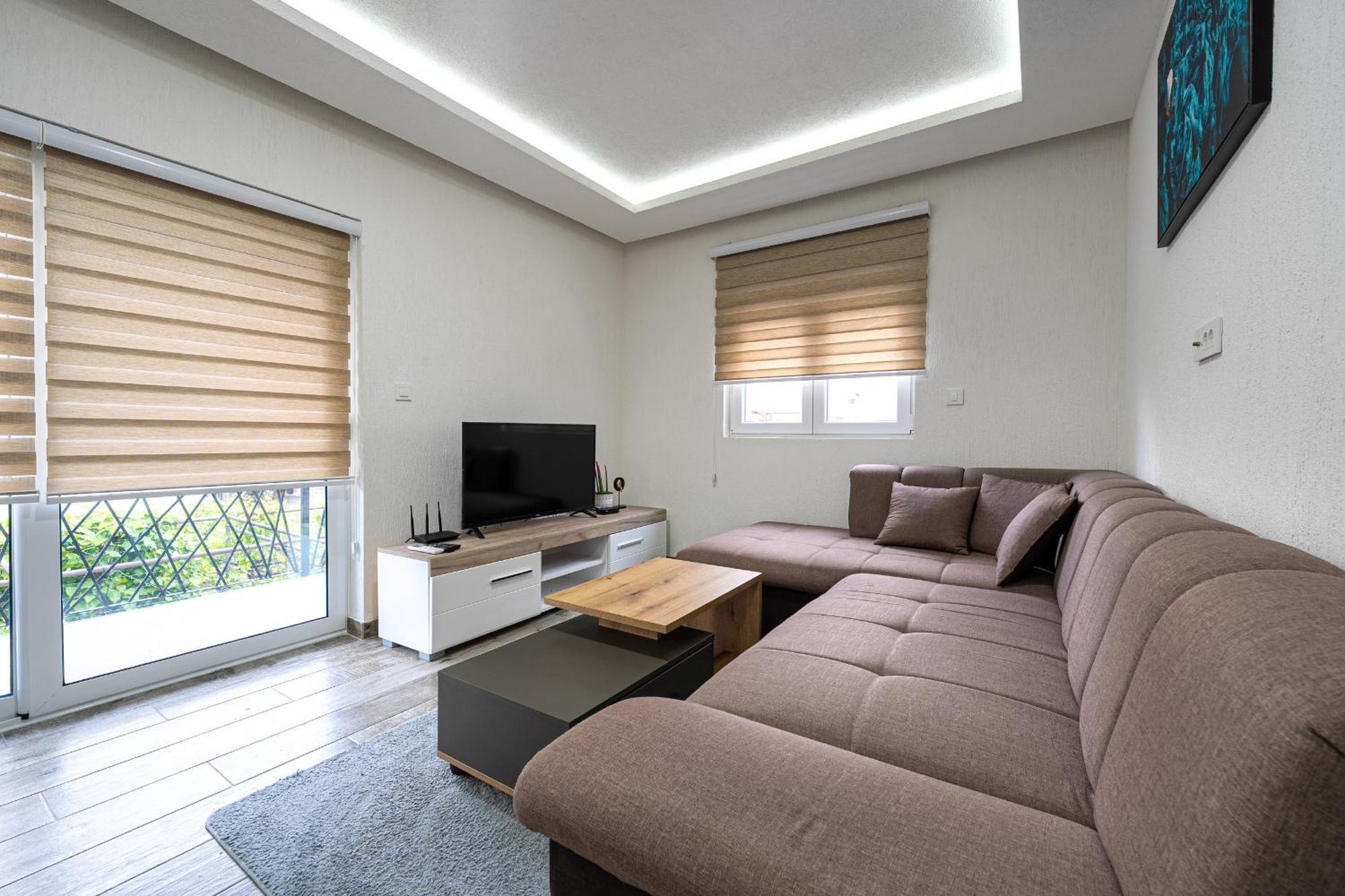Apartments R&M Tivat Exteriör bild