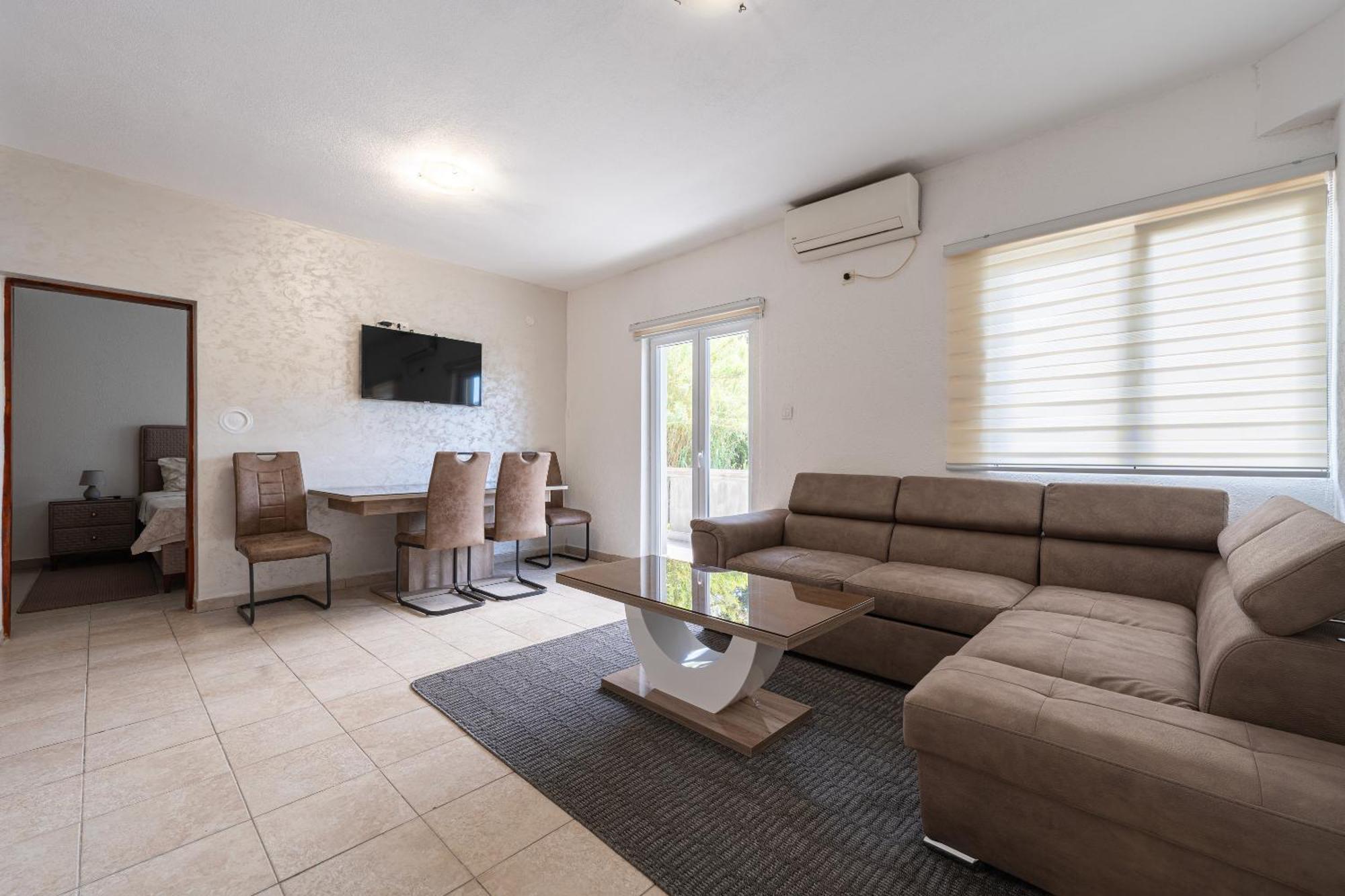 Apartments R&M Tivat Exteriör bild